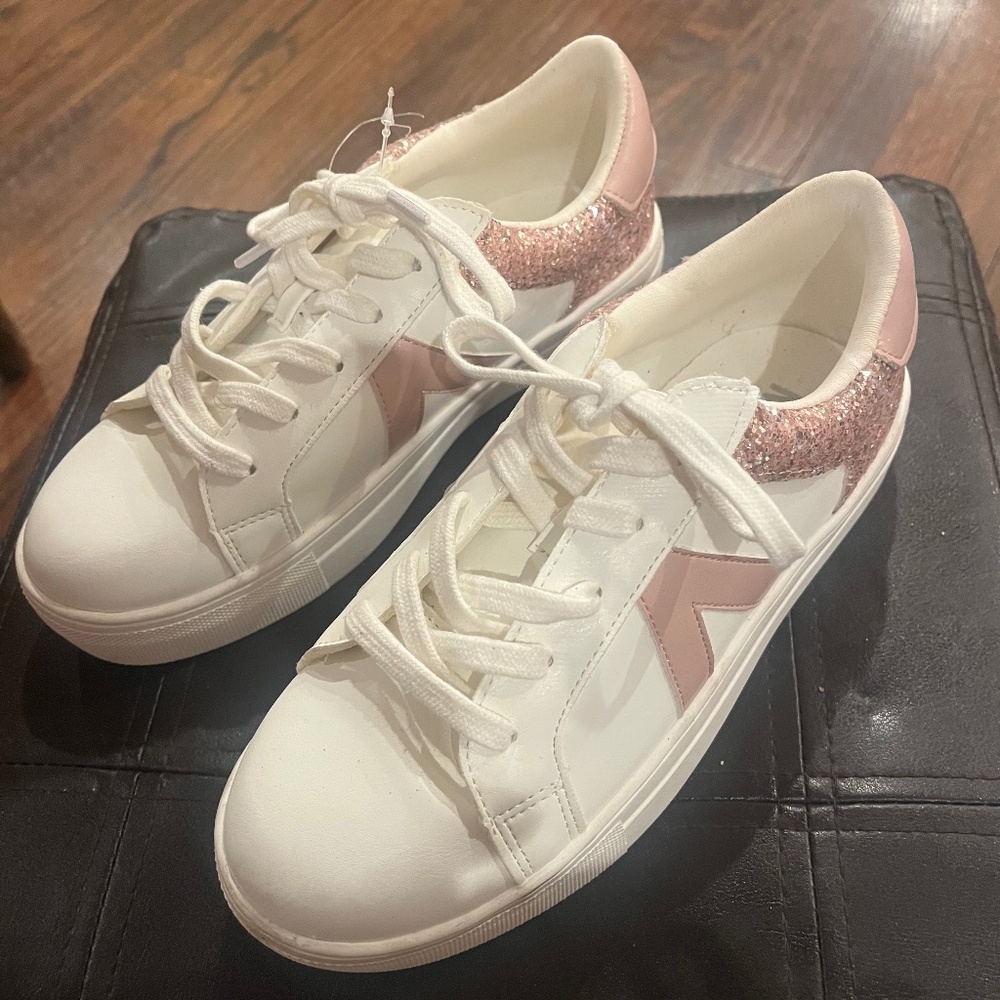 Girls sneakers (New) size 5